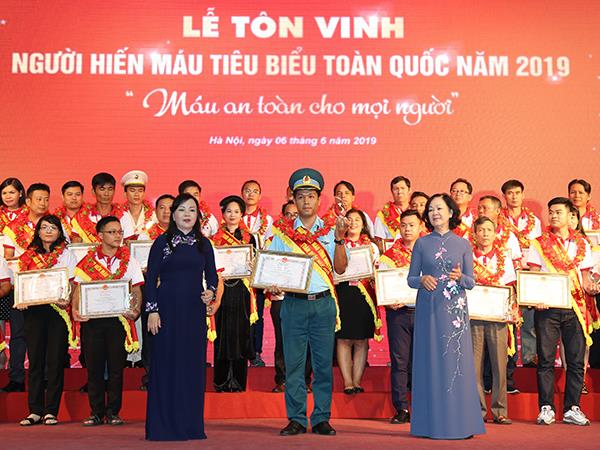 dai-uy-le-quyet-thang-duoc-ton-vinh-la-1-trong-100-nguoi-hien-mau-tieu-bieu-toan-quoc-nam-2019