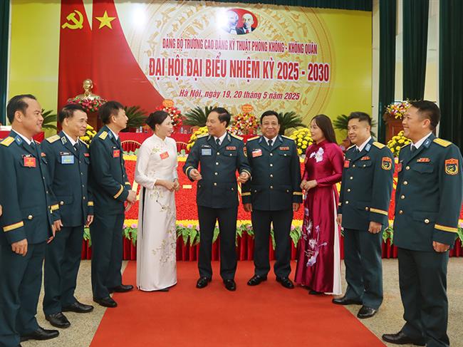 dang-bo-truong-cao-dang-ky-thuat-phong-khong-khong-quan-to-chuc-dai-hoi-dai-bieu-nhiem-ky-2025-2030