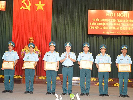 dang-uy-hoc-vien-pk-kq-so-ket-va-ton-vinh-khen-thuong-dien-hinh-tien-tien-5-nam-thuc-hien-cuoc-van-dong-phat-huy-truyen-thong-cong-hien-tai-nang-xung-danh-bo-doi-cu-ho-2014-2019
