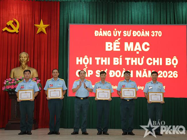 dang-uy-su-doan-370-to-chuc-hoi-thi-bi-thu-chi-bo-nam-2026