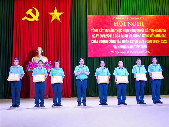 dang-uy-su-doan-371-tong-ket-10-nam-thuc-hien-nghi-quyet-765-nq-qutw-cua-quan-uy-trung-uong