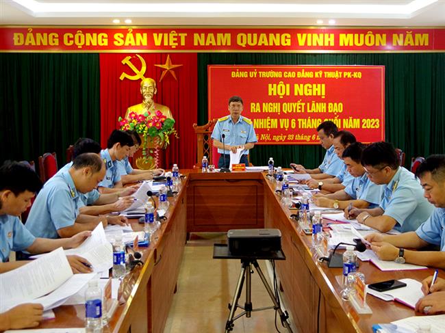 dang-uy-truong-cao-dang-ky-thuat-phong-khong-khong-quan-ra-nghi-quyet-lanh-dao-thuc-hien-nhiem-vu-6-thang-cuoi-nam-2023