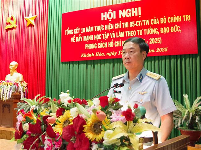 dang-uy-truong-si-quan-khong-quan-tong-ket-10-nam-thuc-hien-chi-thi-05-cua-bo-chinh-tri