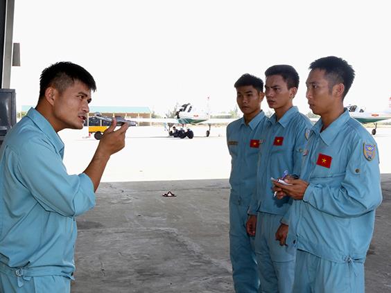 day-nguoi-va-day-nghe-o-trung-doan-920