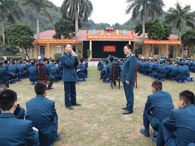 de-chien-si-moi-nhanh-chong-hoa-nhap