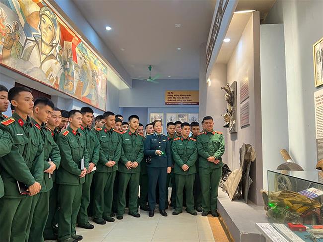 diem-den-hap-dan-y-nghia-cua-bo-doi-va-nhan-dan