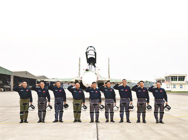 su-doan-371-diem-sang-trong-cong-tac-huan-luyen-bay-bao-dam-an-toan-bay