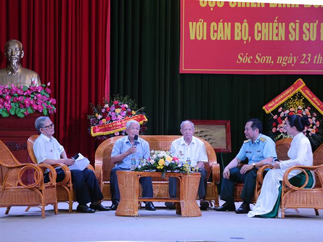 cuu-chien-binh-doan-bay-nam-1965-tham-va-giao-luu-truyen-thong-voi-can-bo-chien-si-su-doan-khong-quan-371