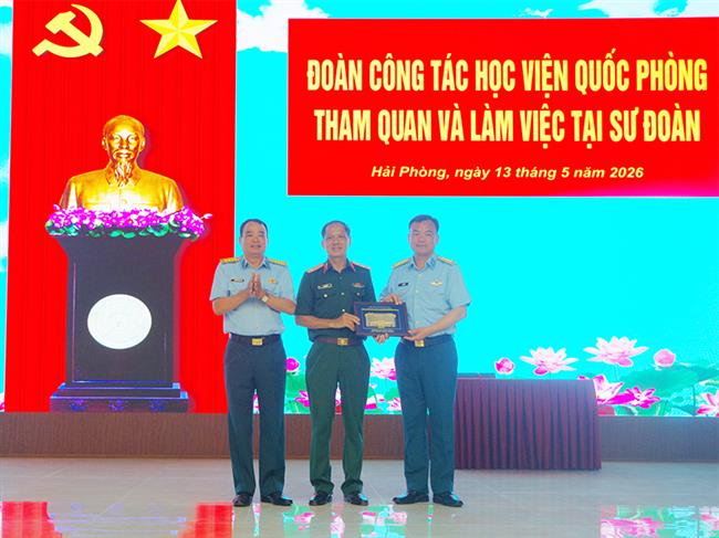 doan-can-bo-giang-vien-hoc-vien-hoc-vien-quoc-phong-tham-quan-tai-su-doan-363