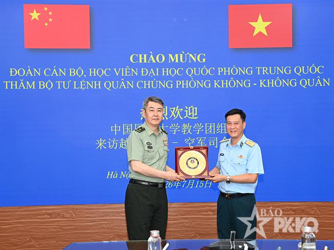 doan-can-bo-hoc-vien-dai-hoc-quoc-phong-trung-quoc-tham-bo-tu-lenh-quan-chung-phong-khong-khong-quan