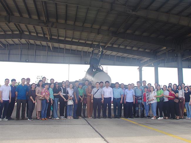 doan-can-bo-hoc-vien-hoc-vien-chinh-tri-quoc-gia-ho-chi-minh-tham-quan-nghien-cuu-thuc-te-tai-trung-doan-khong-quan-927