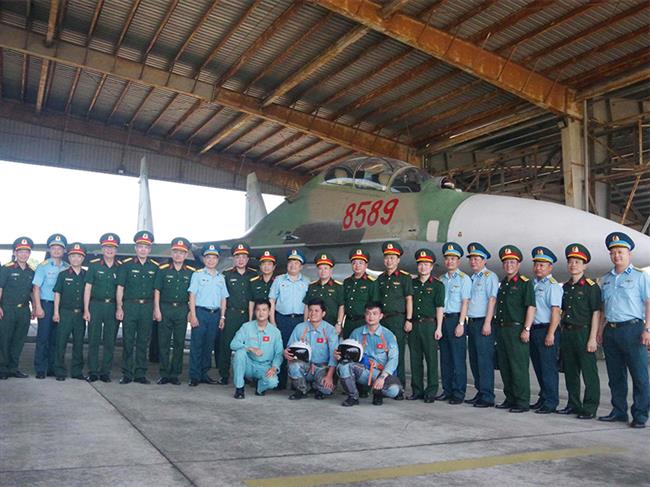 doan-can-bo-hoc-vien-hoc-vien-quoc-phong-tham-quan-thuc-te-tai-trung-doan-923