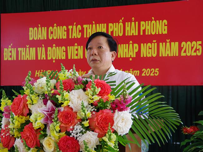 doan-cong-tac-thanh-pho-hai-phong-tham-dong-vien-chien-si-nhap-ngu-nam-2025-tai-tieu-doan-huan-luyen-chien-si-moi-su-doan-363