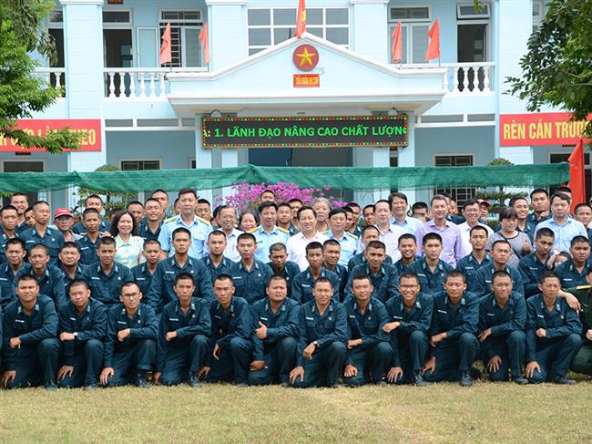 doan-cong-tac-tp-thu-duc-tham-tieu-doan-huan-luyen-chien-si-moi-su-doan-375
