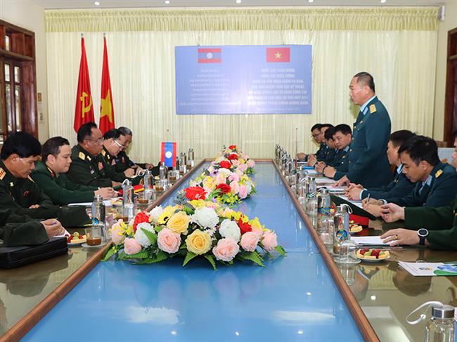 doan-cong-tac-tong-cuc-ky-thuat-bo-quoc-phong-lao-tham-va-lam-viec-tai-nha-may-a31