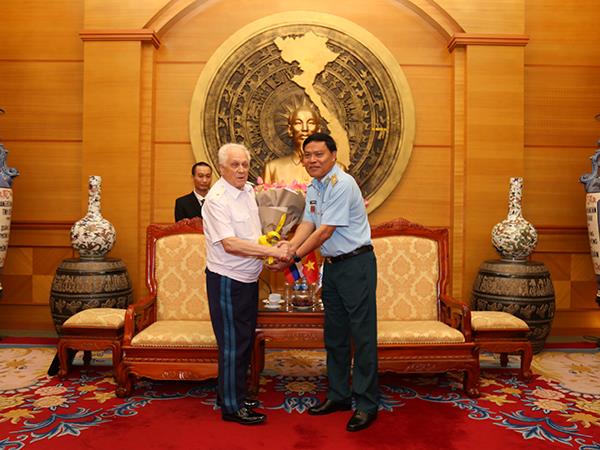 doan-cuu-chien-binh-lien-bang-nga-tham-quan-chung-pk-kq