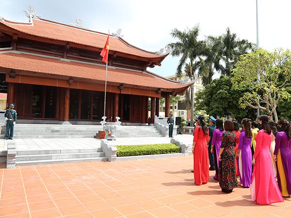 doan-dai-bieu-du-dai-hoi-dai-bieu-phu-nu-quan-chung-phong-khong-khong-quan-lan-thu-vi-2021-2026-dang-huong-chu-tich-ho-chi-minh-va-cac-anh-hung-liet-si