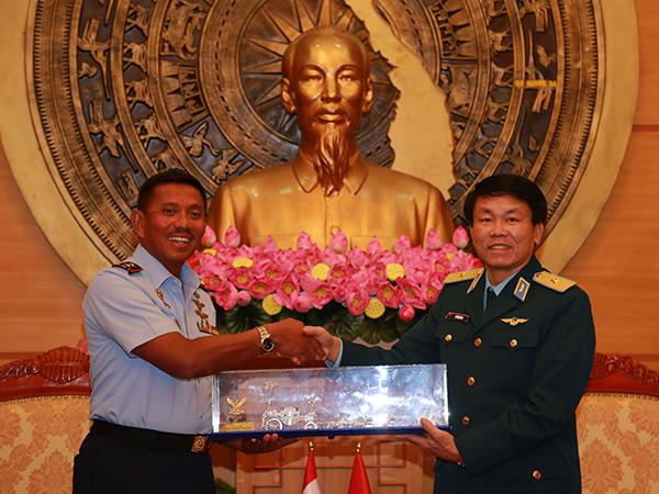 doan-hoc-vien-khong-quan-in-do-ne-xi-a-tham-quan-chung-phong-khong-khong-quan