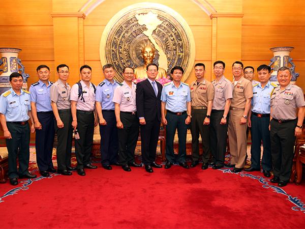 doan-si-quan-quan-doi-han-quoc-tham-quan-chung-phong-khong-khong-quan