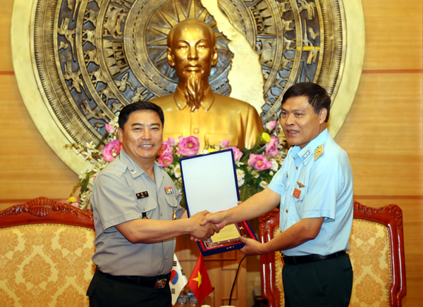 doan-si-quan-quan-doi-han-quoc-tham-quan-chung-pk-kq