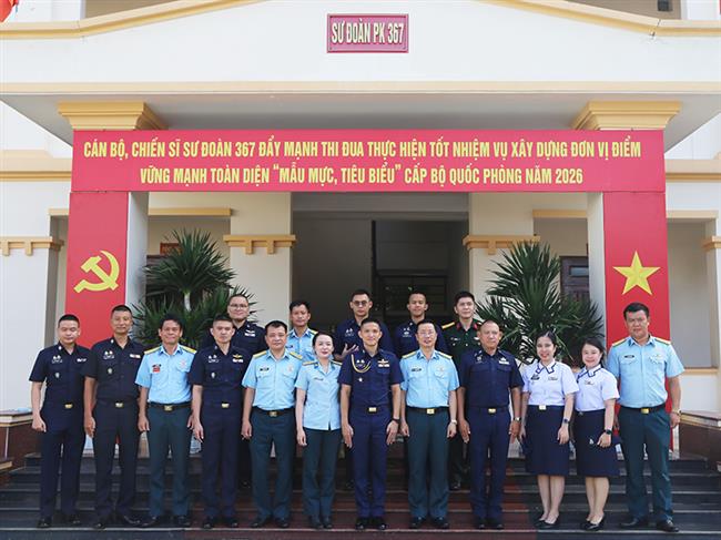 doan-si-quan-tre-khong-quan-hoang-gia-thai-lan-tham-va-giao-luu-tai-su-doan-367
