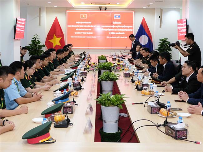 doan-si-quan-tre-quan-doi-nhan-dan-viet-nam-hoi-dam-chinh-thuc-cung-doan-si-quan-tre-quan-doi-nhan-dan-lao