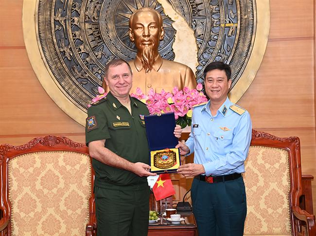 doan-trung-tam-quoc-gia-quan-ly-quoc-phong-nga-tham-va-lam-viec-tai-quan-chung-phong-khong-khong-quan