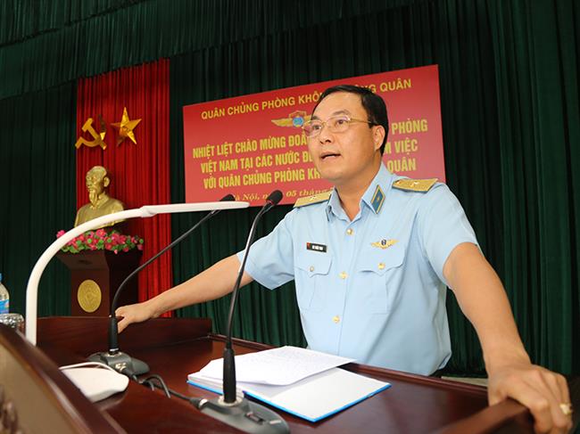 doan-tuy-vien-quoc-phong-viet-nam-tai-cac-nuoc-den-tham-va-lam-viec-tai-quan-chung-phong-khong-khong-quan