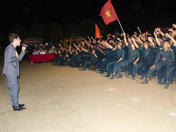 doan-van-cong-phong-khong-khong-quan-luu-dien-phuc-vu-bo-doi-va-nhan-dan-khu-vuc-mien-trung