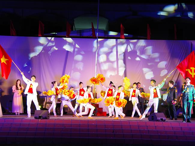 doan-van-cong-quan-chung-phong-khong-khong-quan-bieu-dien-phuc-vu-can-bo-chien-si-su-doan-363