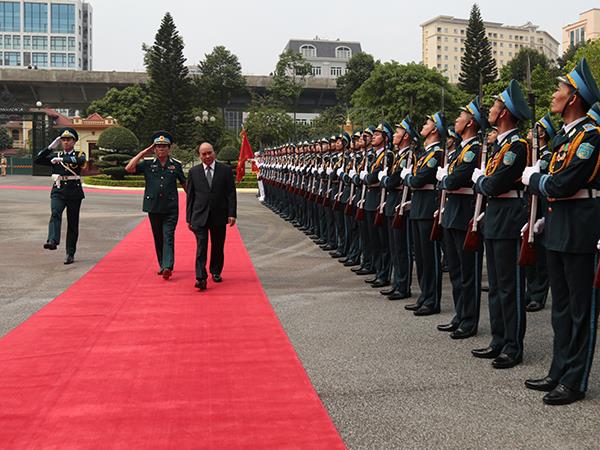 thu-tuong-nguyen-xuan-phuc-den-tham-va-lam-viec-tai-quan-chung-phong-khong-khong-quan
