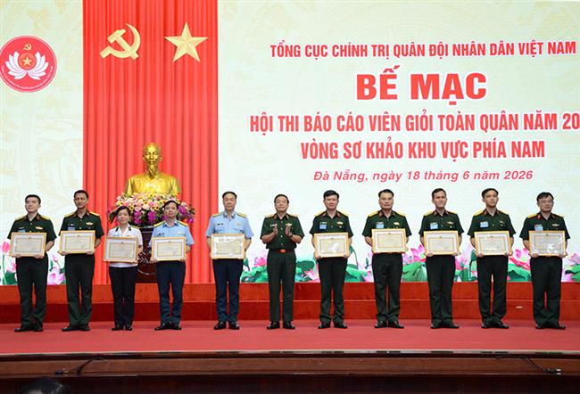 ghi-o-hoi-thi-bao-cao-vien-gioi-toan-quan-khu-vuc-phia-nam