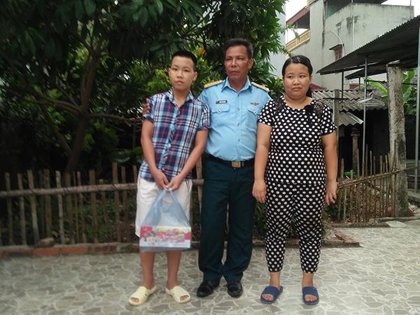 gia-dinh-quan-nhan-kho-khan-can-giup-do