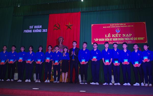 giao-vien-hoc-sinh-truong-thcs-tran-hung-dao-tham-quan-thuc-te-tai-su-doan-363