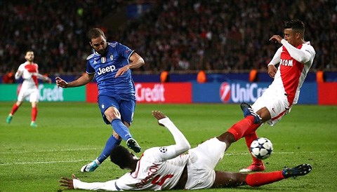 higuain-lap-cu-dup-juventus-rong-cua-vao-chung-ket-champions-league
