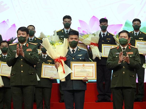 hoc-vien-phong-khong-khong-quan-co-1-hoc-vien-duoc-bo-quoc-phong-tuyen-duong-guong-mat-tre-trien-vong-toan-quan-nam-2021