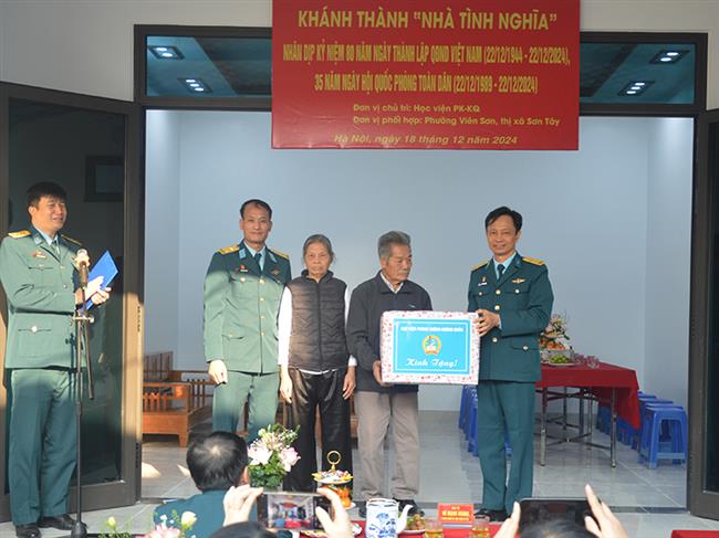 hoc-vien-phong-khong-khong-quan-khanh-thanh-va-ban-giao-“nha-tinh-nghia”-tang-gia-dinh-ong-nguyen-dang-hau