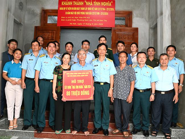 hoc-vien-phong-khong-khong-quan-khanh-thanh-va-ban-giao-“nha-tinh-nghia”-tang-gia-dinh-ong-ta-dinh-thanh