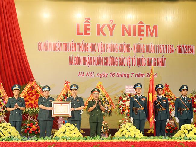 hoc-vien-phong-khong-khong-quan-to-chuc-le-ky-niem-60-nam-ngay-truyen-thong-va-don-nhan-huan-chuong-bao-ve-to-quoc-hang-nhat