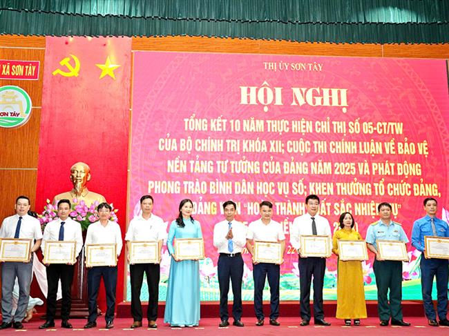 hoc-vien-pk-kq-dat-thanh-tich-cao-trong-cuoc-thi-chinh-luan-ve-bao-ve-nen-tang-tu-tuong-cua-dang-do-thi-xa-son-tay-to-chuc
