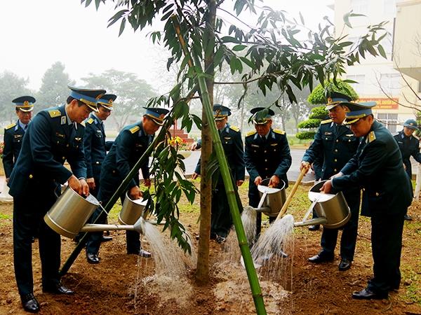 hoc-vien-pk-kq-huong-ung-tet-trong-cay-“doi-doi-nho-on-bac-ho”