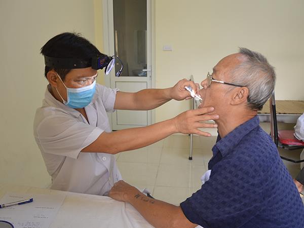 hoc-vien-pk-kq-kham-benh-tu-van-suc-khoe-cap-thuoc-mien-phi-cho-cac-doi-tuong-chinh-sach-tai-son-tay