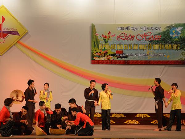 hoc-vien-pk-kq-to-chuc-lien-hoan-hat-ru-hat-dan-ca-va-am-nhac-co-truyen-nam-2017