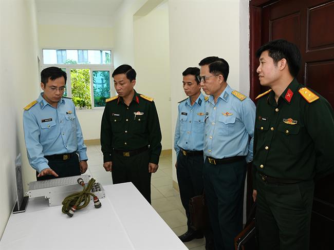 hoi-dong-giai-thuong-tuoi-tre-sang-tao-trong-quan-doi-khao-sat-tai-quan-chung-phong-khong-khong-quan