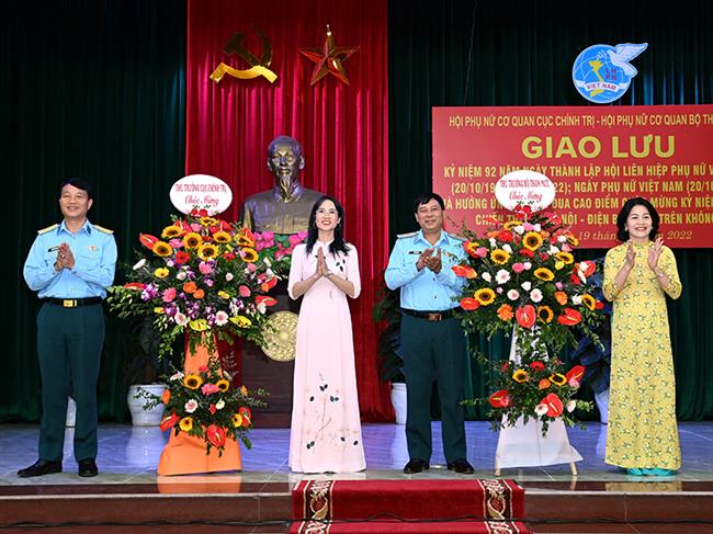 hoi-phu-nu-co-quan-cuc-chinh-tri-va-bo-tham-muu-giao-luu-ky-niem-92-nam-ngay-thanh-lap-hoi-lien-hiep-phu-nu-viet-nam