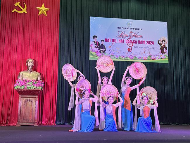 hoi-phu-nu-lu-doan-thong-tin-26-to-chuc-lien-hoan-hat-ru-hat-dan-ca-nam-2024