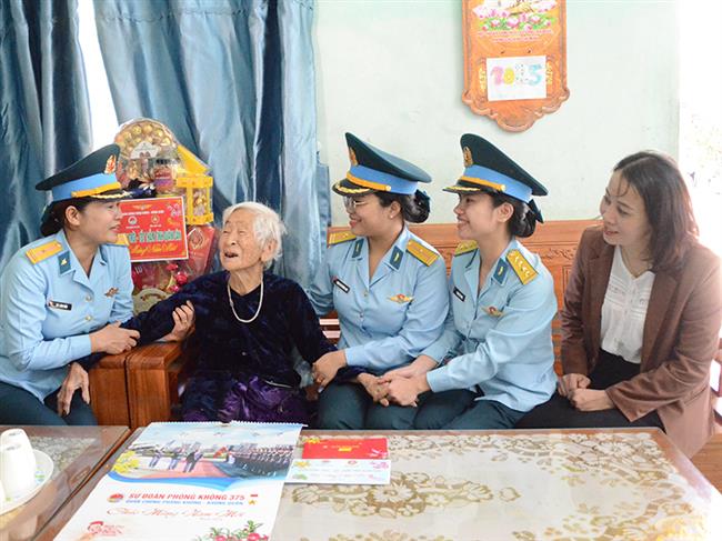 hoi-phu-nu-nha-may-a32-lan-toa-yeu-thuong-vi-cong-dong