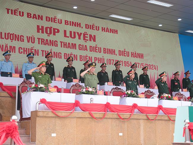 hop-luyen-cac-luc-luong-vu-trang-tham-gia-dieu-binh-dieu-hanh-ky-niem-70-nam-chien-thang-dien-bien-phu