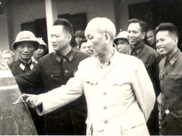 khac-ghi-loi-day-cua-bac-tich-cuc-hoc-tap-nghien-cuu-cac-thu-doan-cua-dich-de-gianh-thang-loi