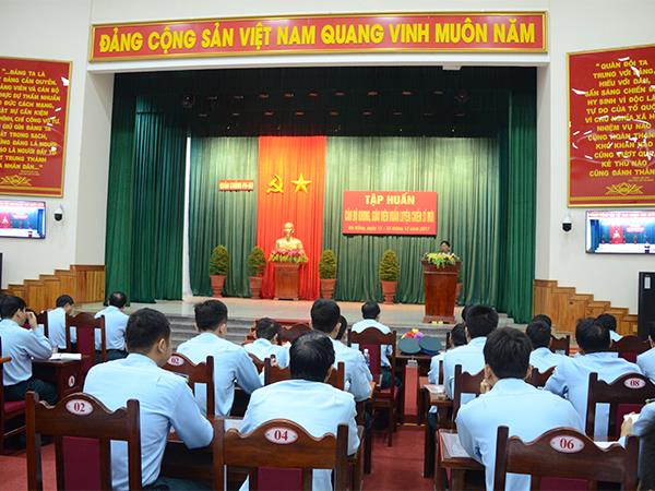 khai-mac-lop-tap-huan-can-bo-khung-giao-vien-huan-luyen-chien-si-moi